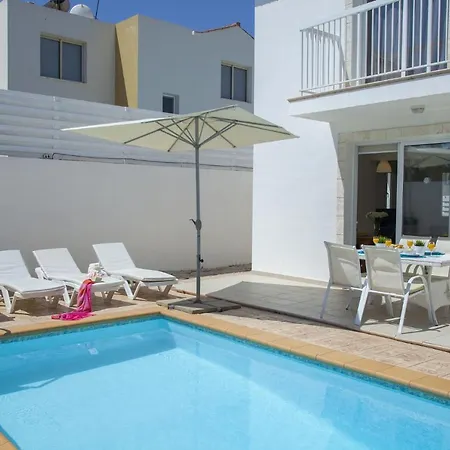 Villa Imagine Your Family Renting This Luxury Contemporary Style Villa, 1455 *