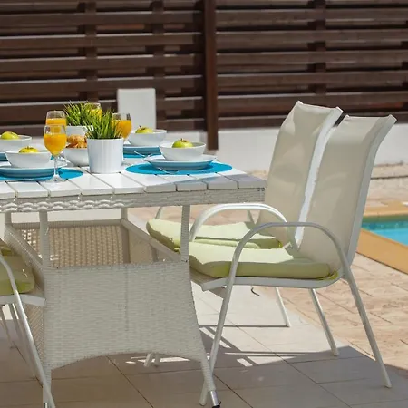 빌라 Imagine Your Family Renting This Luxury Contemporary Style Villa, 1455 프로타라스